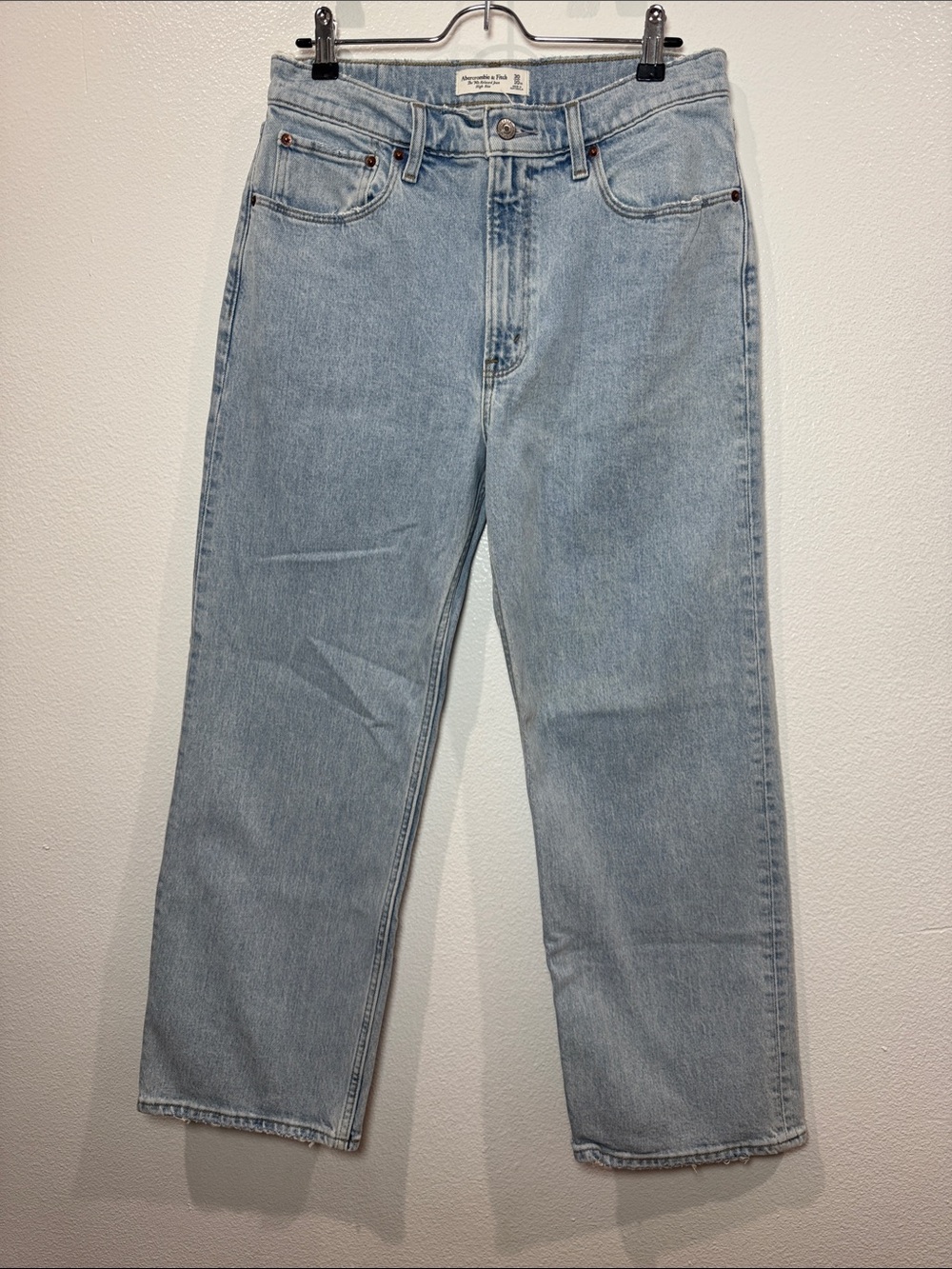 Abercrombie & Fitch Light Wash The 90s Relaxed Jeans High rise size 30 / 10
